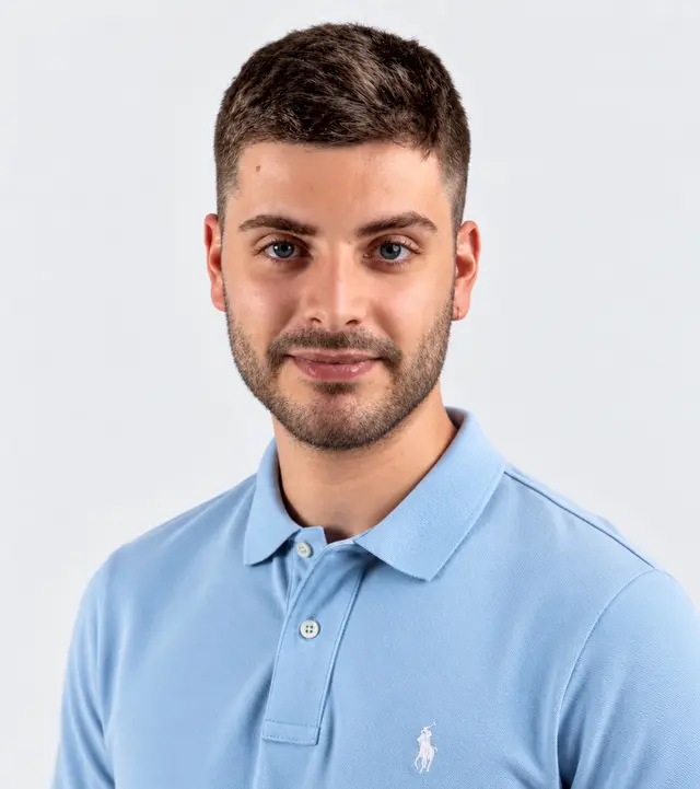 Alejandro, profesor de inglés, en la presentación de sus clases online
